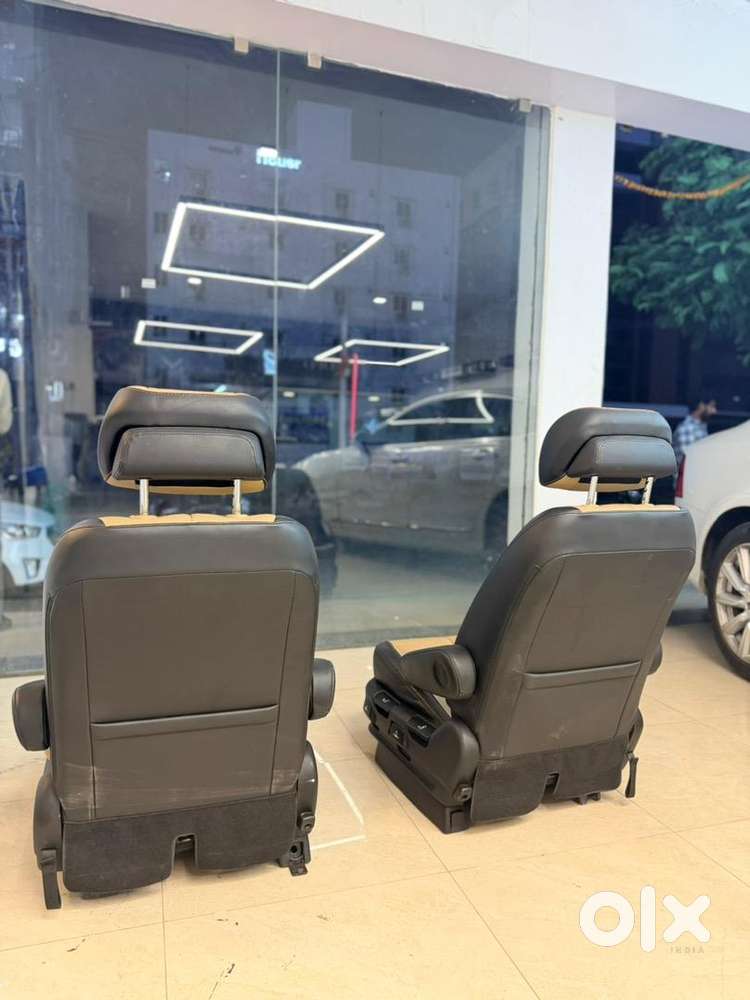 Kia Carnival Limousine With Vip Captain Lounge Seats