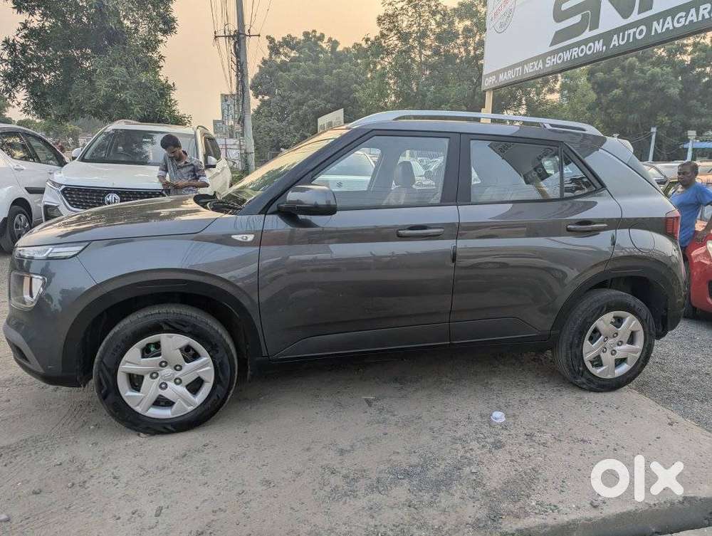 Hyundai Venue 1.2 S (o), 2021, Petrol