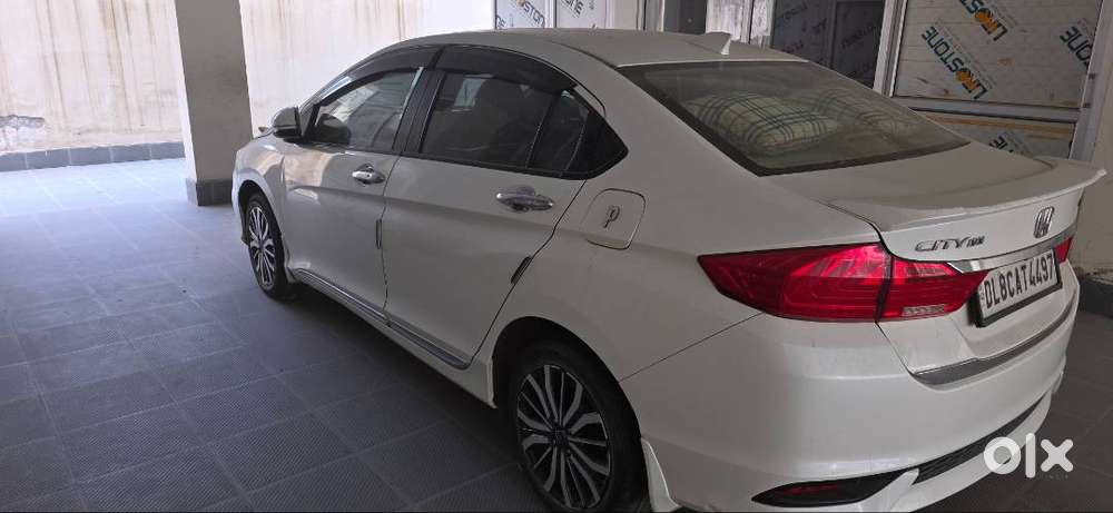Manual Petrol Top Model With Sunroof