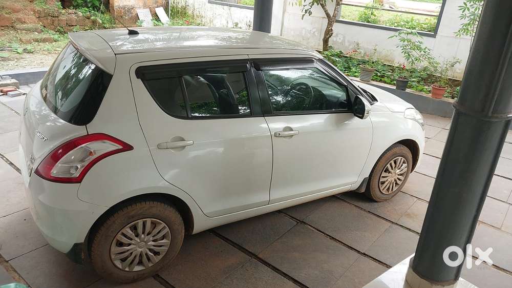 Maruti Suzuki Swift Vxi 1.2 Abs Bs-iv, 2016, Petrol