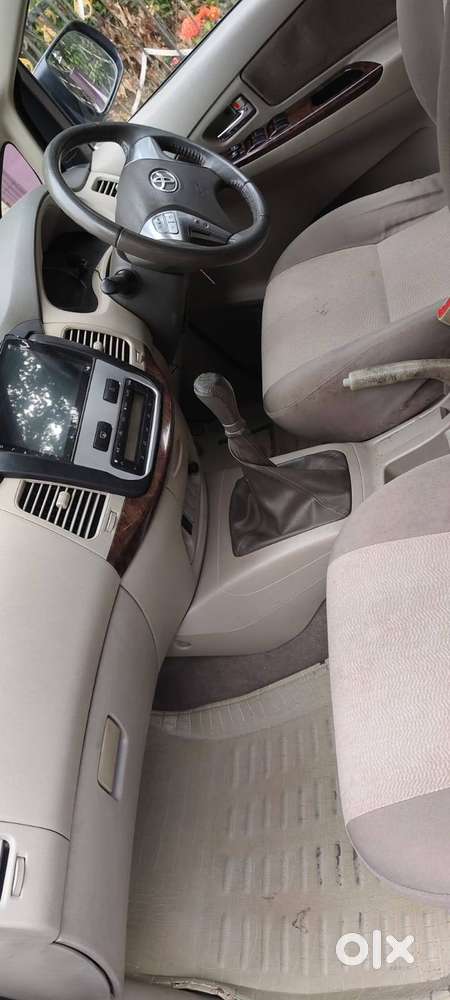 Toyota Innova 2.5 V  8 Seater  2014 Model  Well Maintained