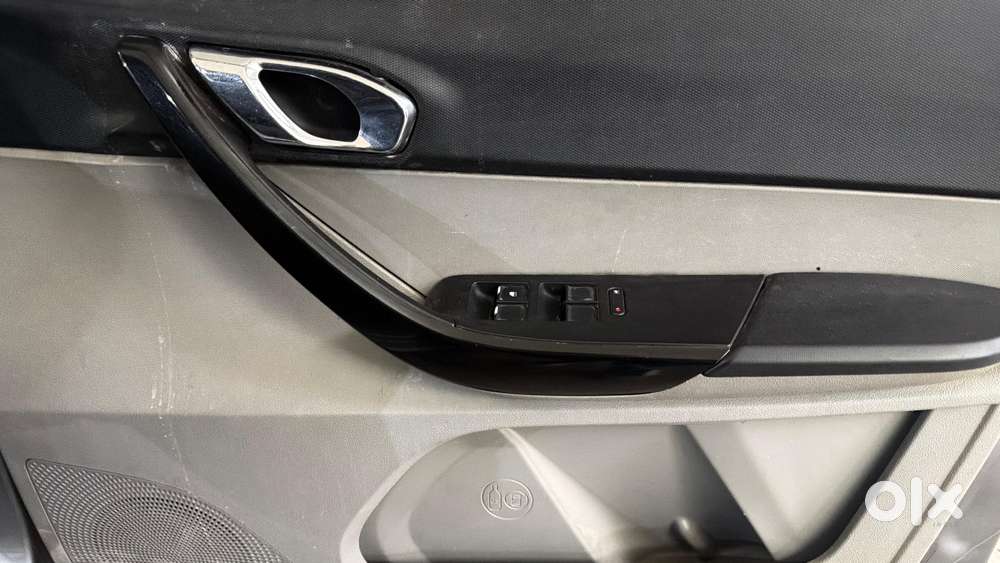 Tata Tiago 1.2 Revotron Xza, 2018, Petrol