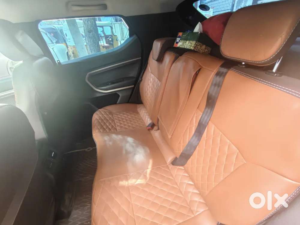 Renault Kiger Showroom Condition, With Company Service.