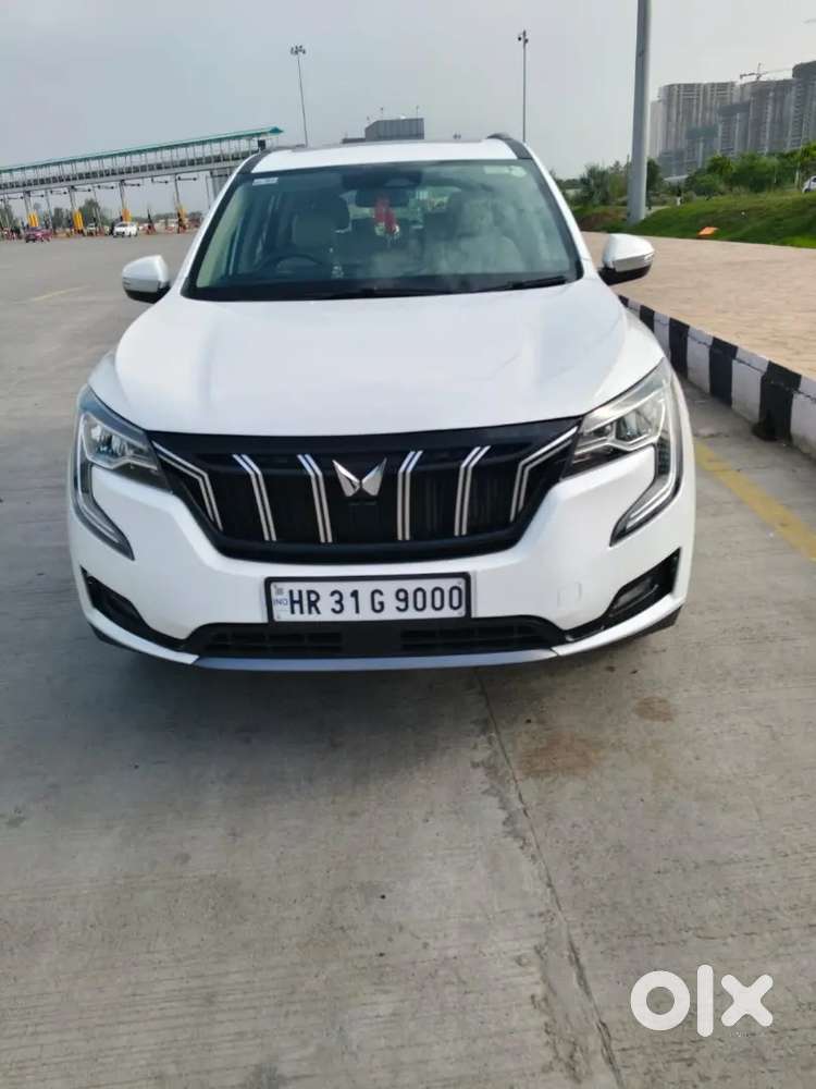 Mahindra Xuv700 2025 Diesel Pearl White Colour