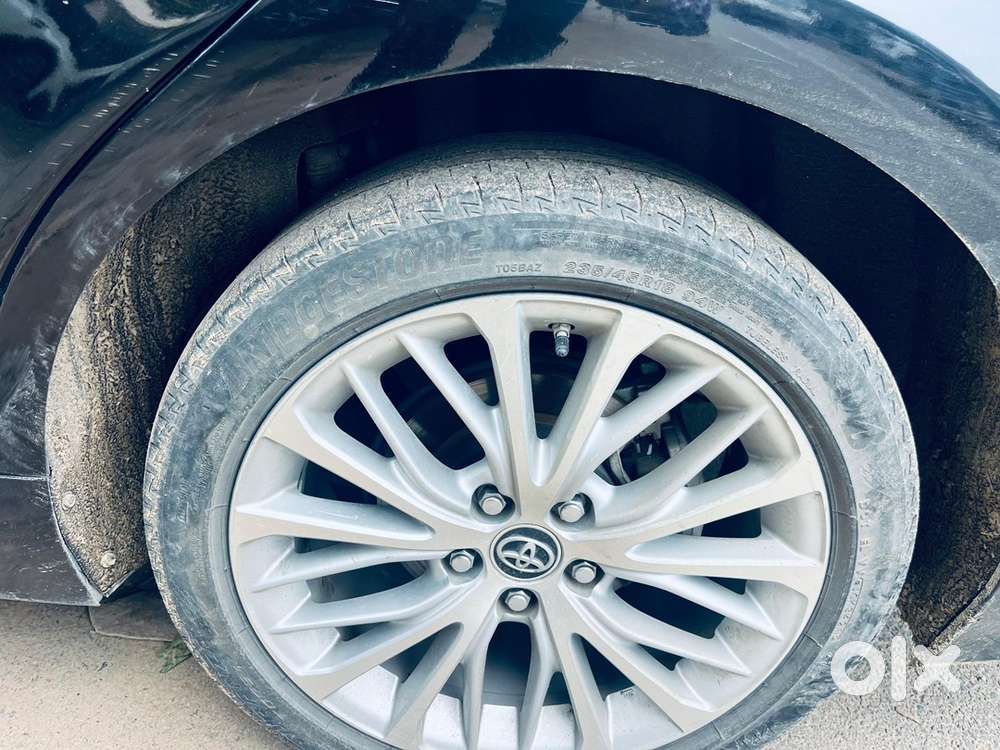 Toyota Camry Hybrid 2019 Km Driven