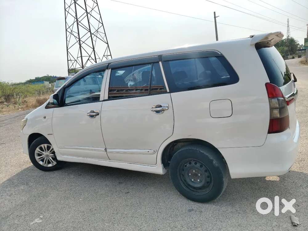 Toyota Innova Car