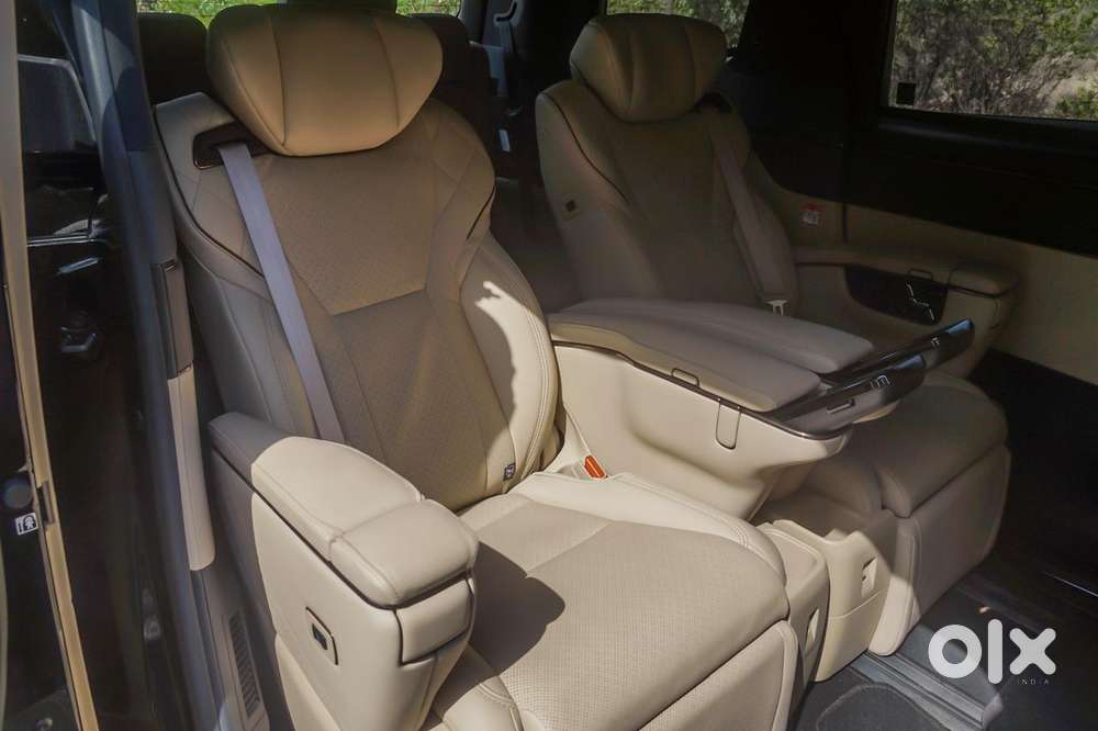 Toyota Vellfire Vip – Executive Lounge, 2025, Petrol