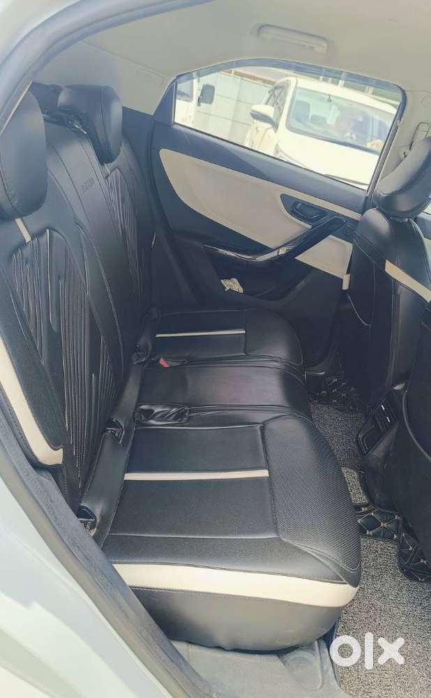 Tata Nexon Pure 1.2 Revotron Petrol 6 Mt, 2024, Cng & Hybrids