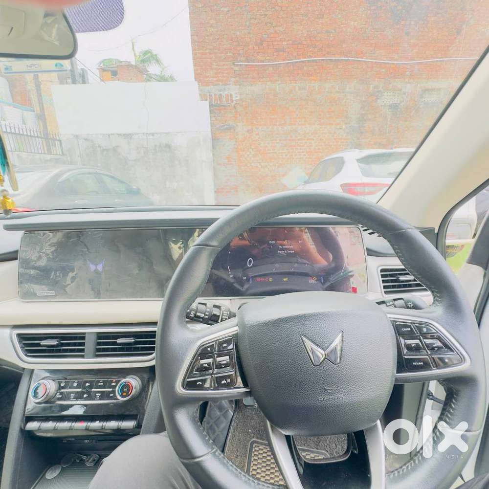 2022 Mahindra Xuv700 Ax7 Mt Petrol  33,000 Km  Excellent Condition