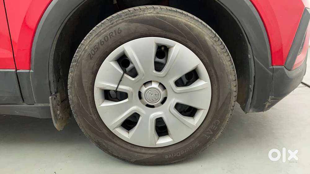 Skoda Kushaq Active 1.0 Tsi Mt, 2023, Petrol