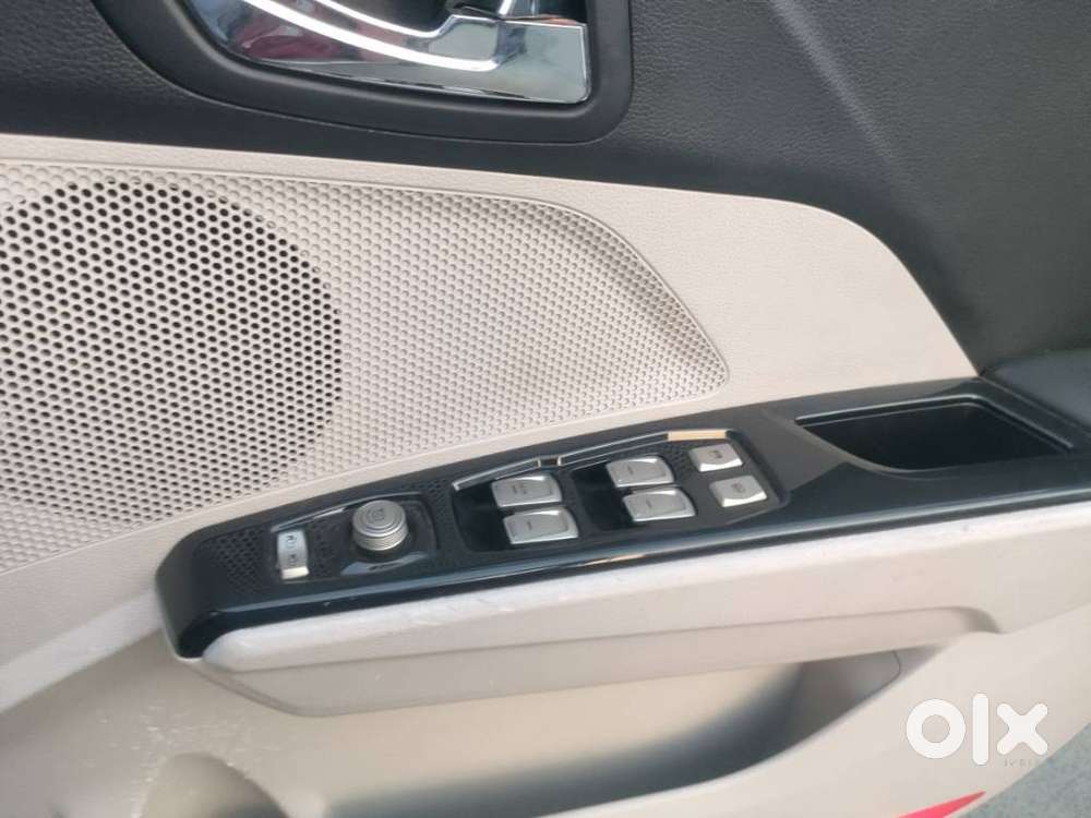 Mahindra Xuv300 W8, 2021, Petrol