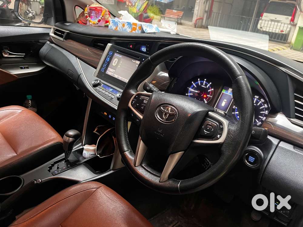 Innova Crysta Zx Top Model (petrol) 2016