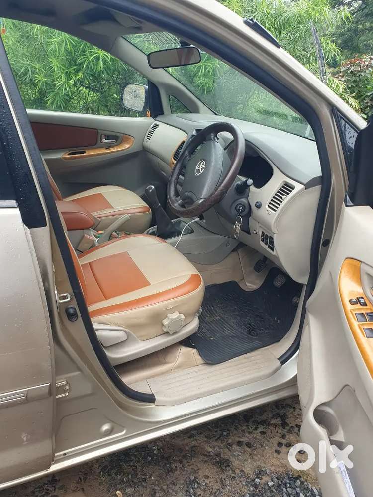 Toyota Innova 2.5 V 2010
