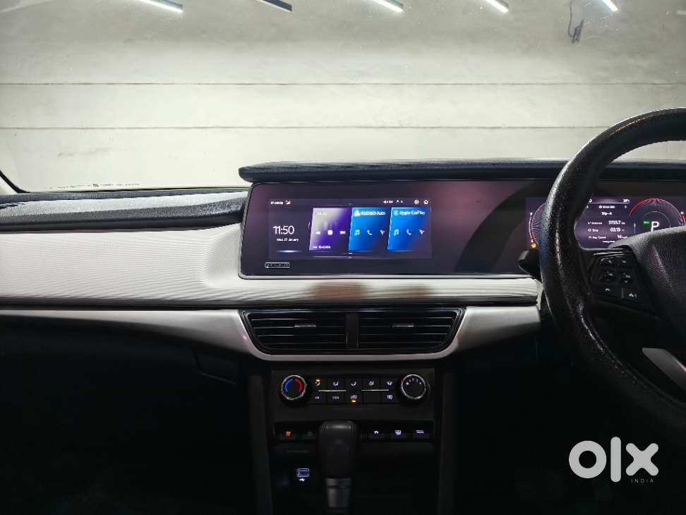 Mahindra Xuv700 2.2 Ax 5 Diesel At Str, 2022, Diesel