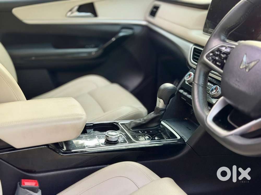 Mahindra Xuv700 2.2 Ax 7 Diesel At Luxury Pack Str Awd, 2023, Diesel