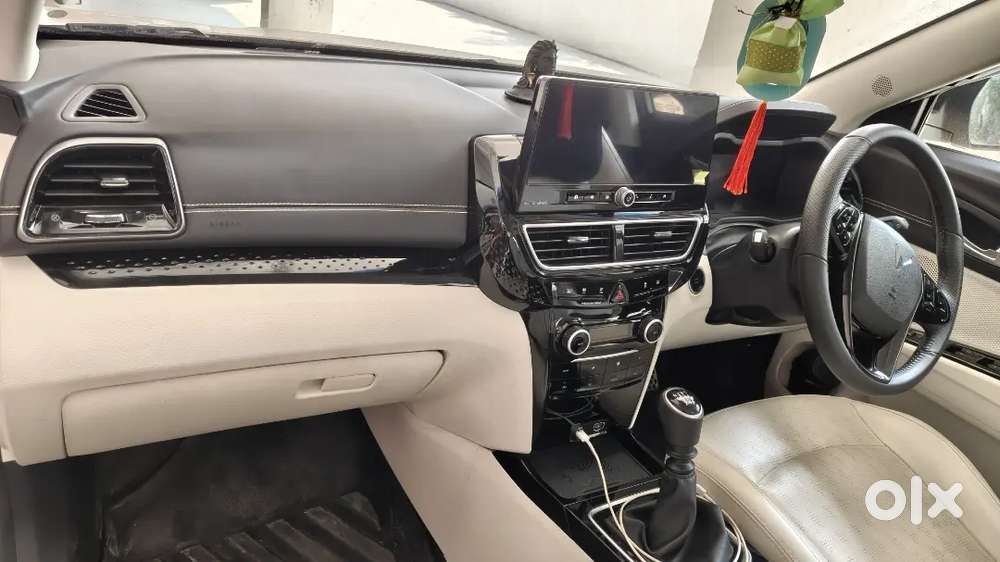 Mahindra Xuv 3xo 2024 Petrol Well Maintained