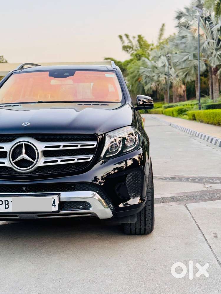 Gle350d 4matic Next To Showroom Car