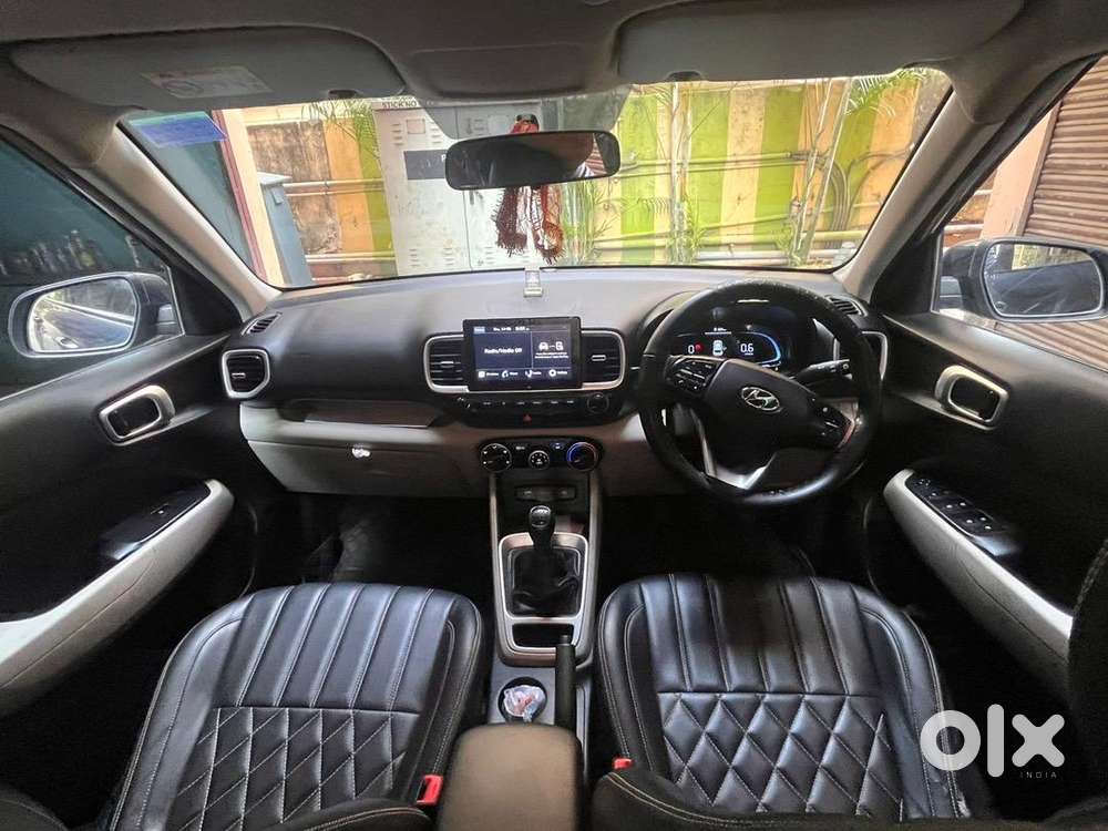 Hyundai Venue 2024 Petrol Well Maintained