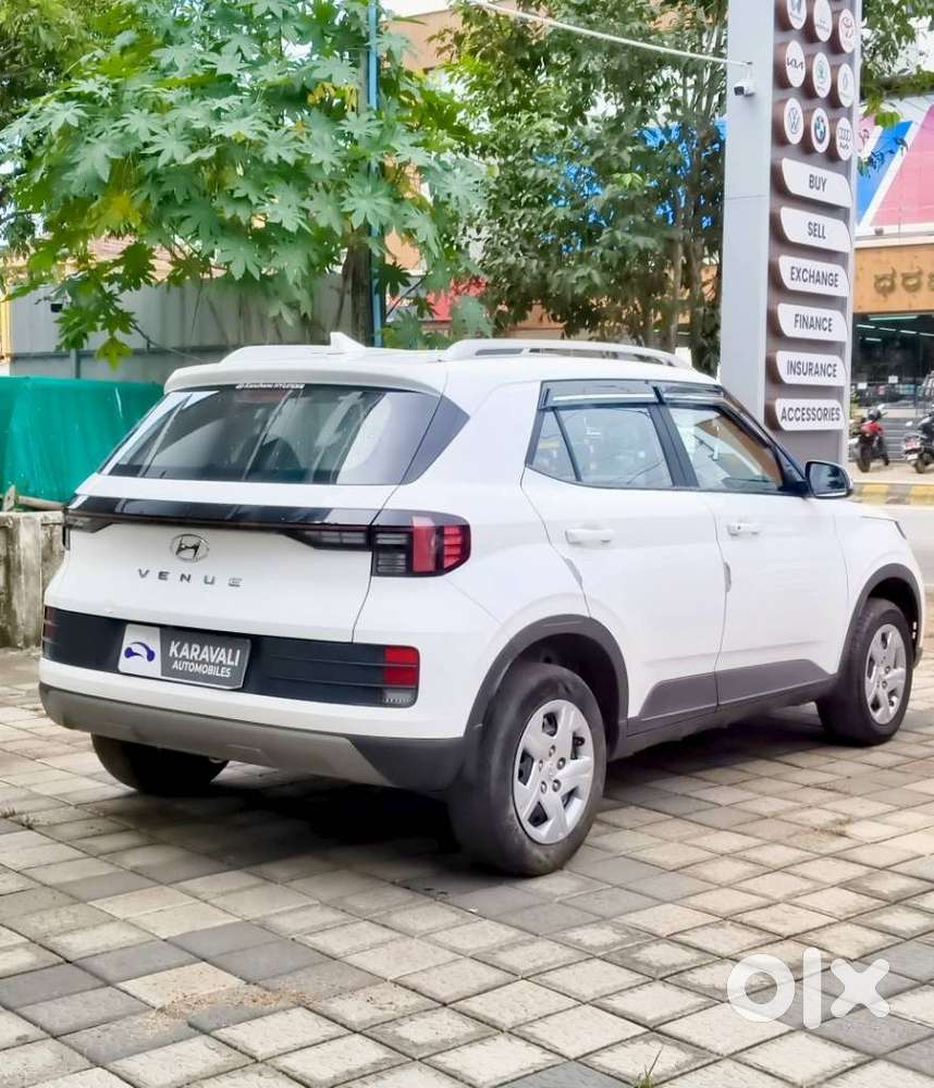 Hyundai Venue 1.2 S (o), 2022, Petrol