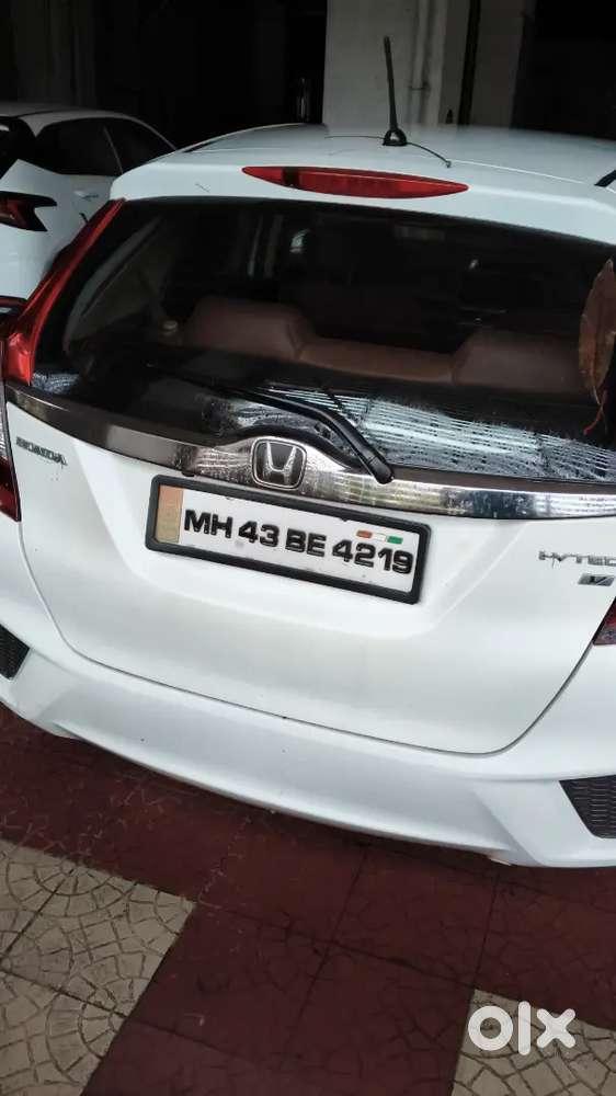 White Honda Jazz