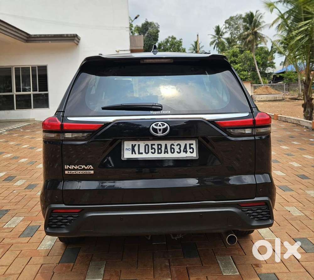 Toyota Innova Hycross 2023 Petrol 23400 Km Driven