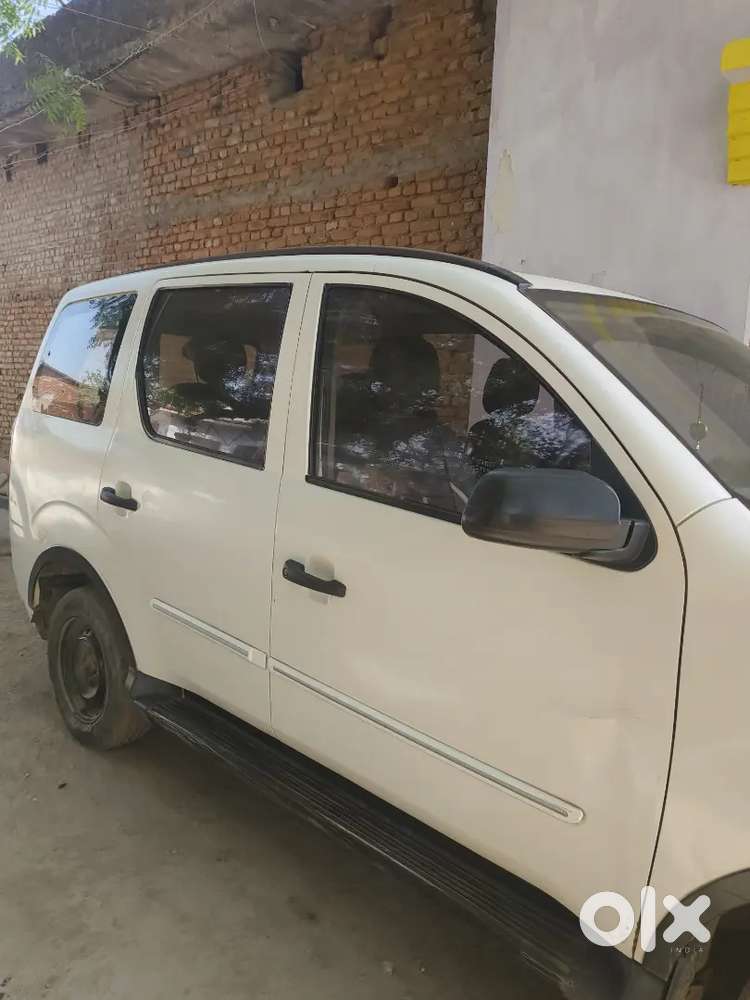 Mahindra Xylo 2016