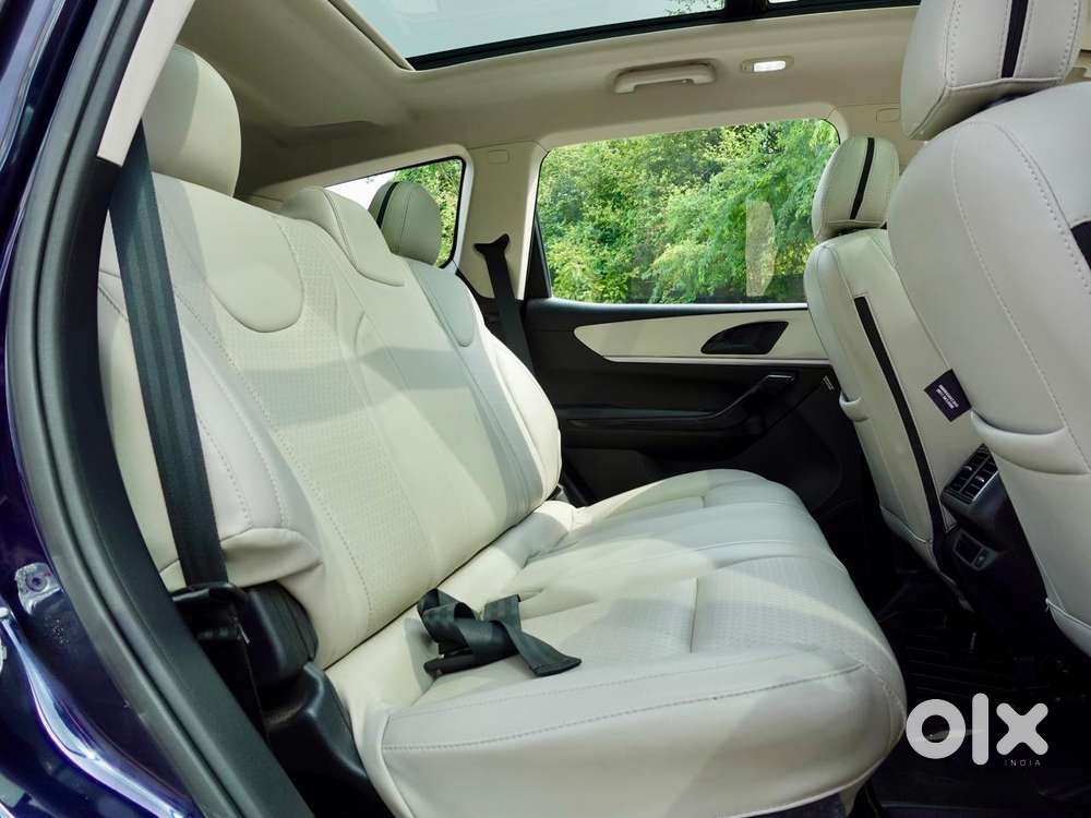 Mahindra Xuv700 2.0 Ax 5 Petrol Mt Str, 2022, Petrol