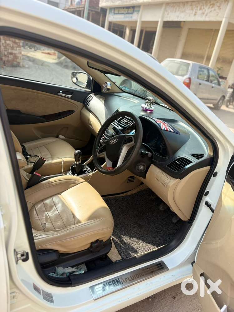 Hyundai Fluidic Verna 2013 Diesel Manual