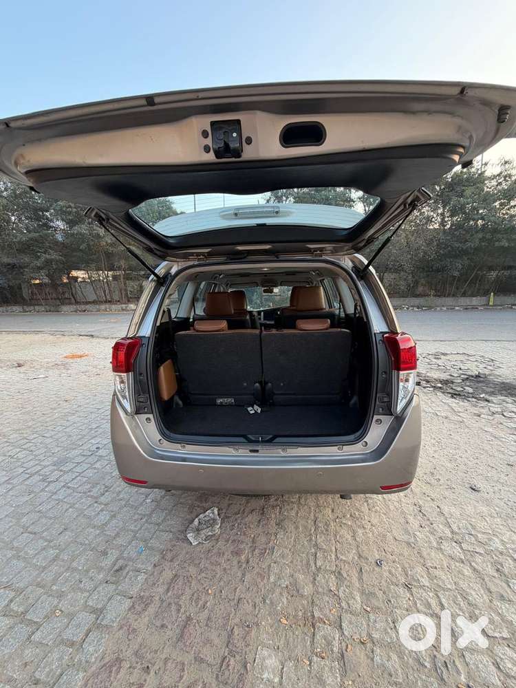 Toyota Innova Crysta 2.8 Zx At 7 Seater, 2016, Diesel