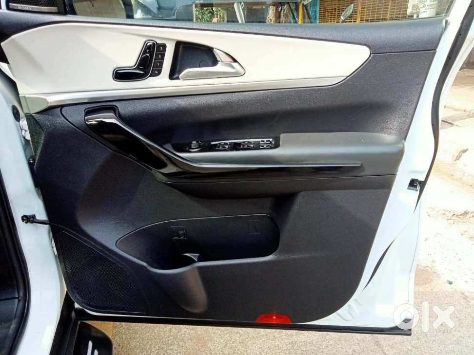 Mahindra Xuv700 2.2 Ax 7 Diesel At Luxury Pack Str, 2023, Diesel