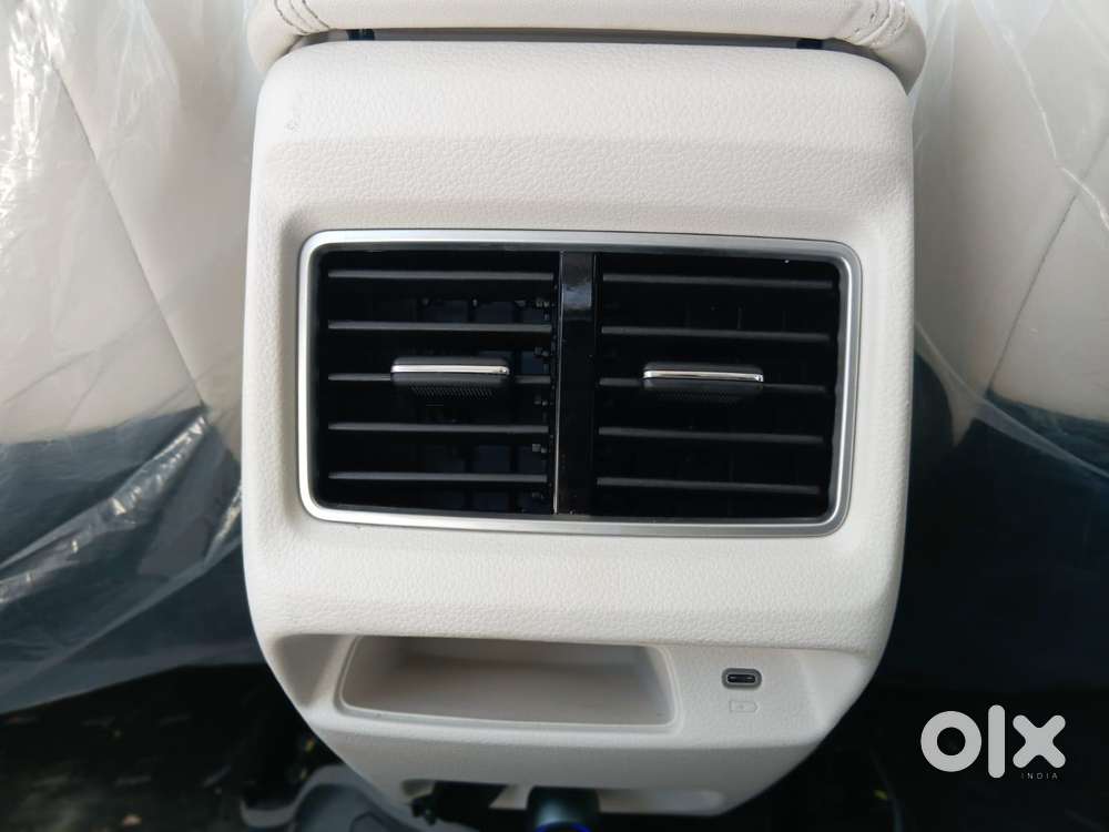 Mahindra Xuv 3xo Ax7l 1.2 Petrol At (pg), 2025, Petrol