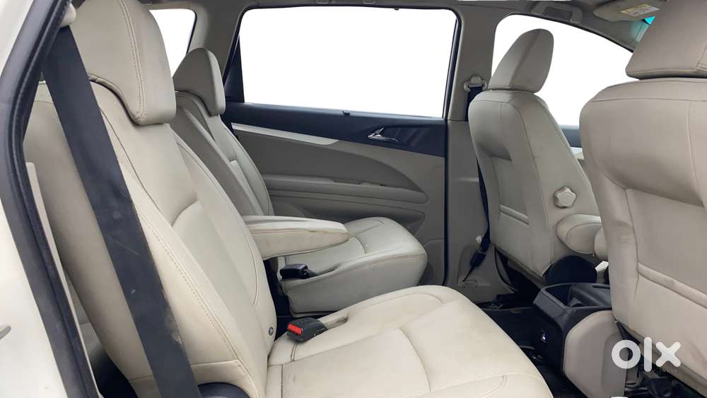 Mahindra Marazzo M8, 2018, Diesel