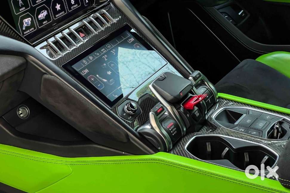 Lamborghini Urus, 2022, Petrol