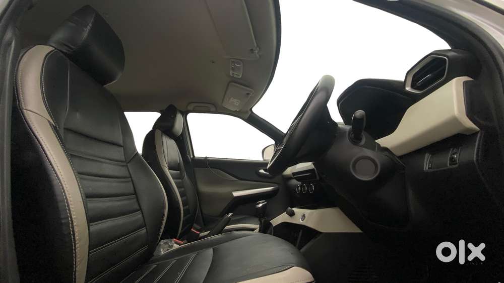 Nissan Magnite 1.0 Xv Turbo Cvt, 2022, Petrol