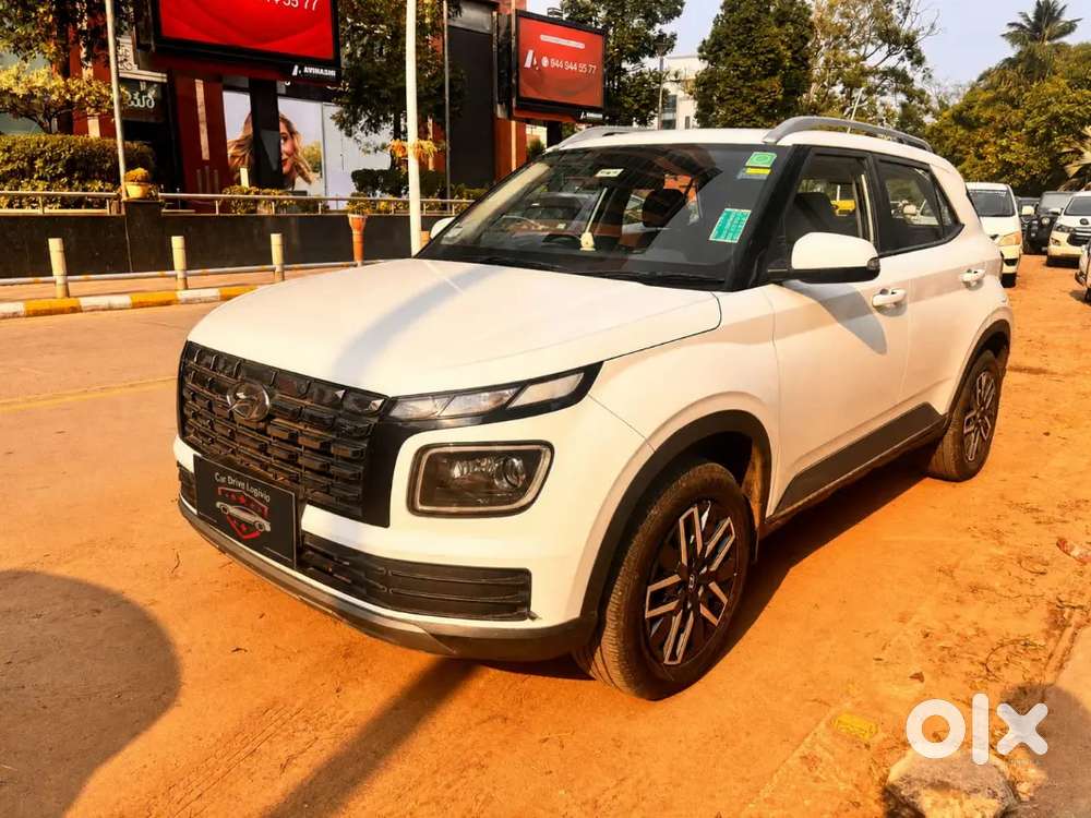 Hyundai New Venue 2024 Petrol Well Maintained