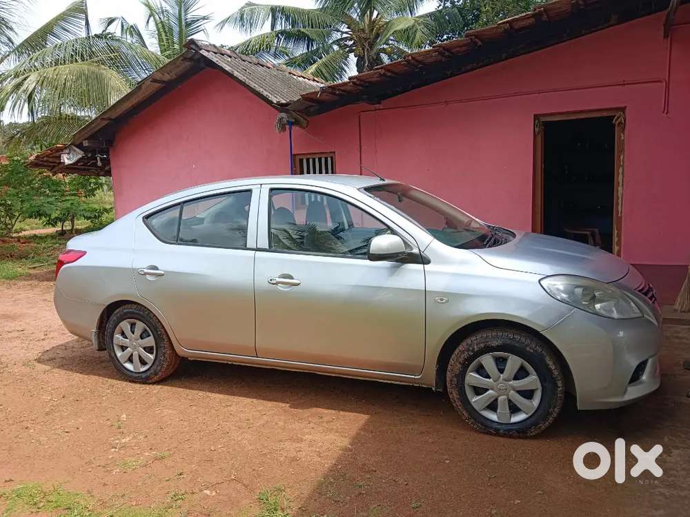 Nissan Sunny 2012