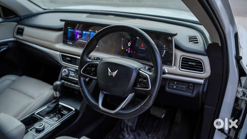 Mahindra Xuv700 2.0 Ax 7 Petrol At Str, 2022, Petrol