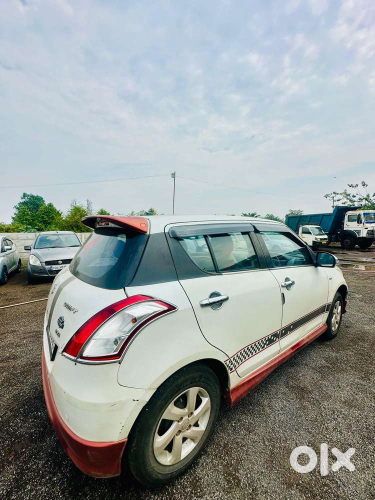 Maruti Suzuki Swift Vxi With Abs, 2016, Petrol