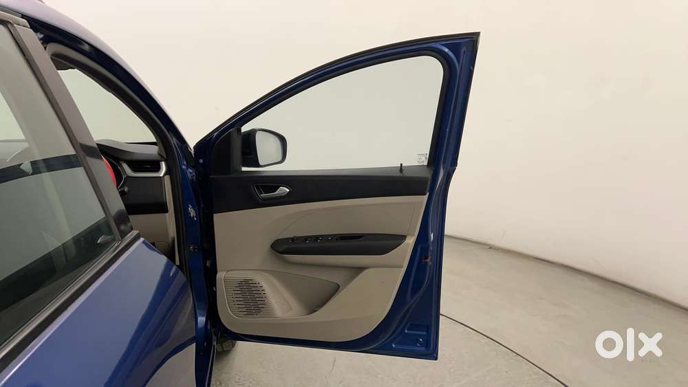 Renault Triber Rxz, 2022, Petrol