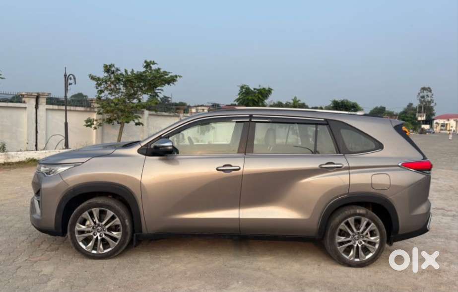 Toyota Innova Hycross 2.0 Zx Hybrid 7 Str, 2023, Petrol