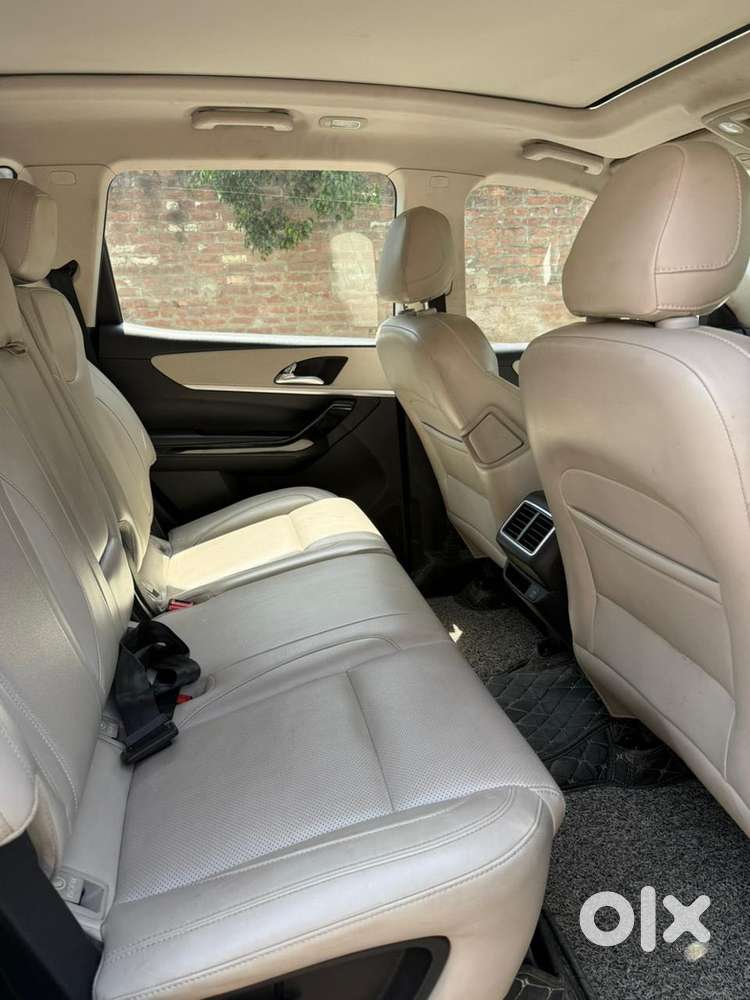 Mahindra Xuv700 2.2 Ax 7 Diesel Mt Luxury Pack Str, 2022, Diesel