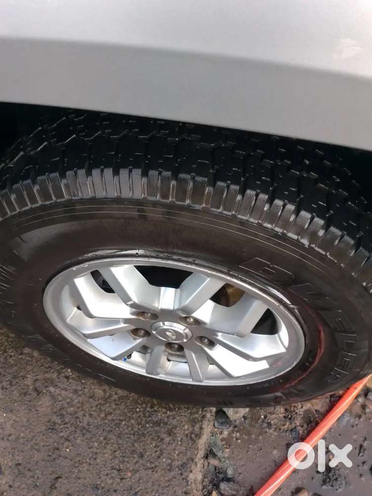 Mahindra Tuv 300 2017
