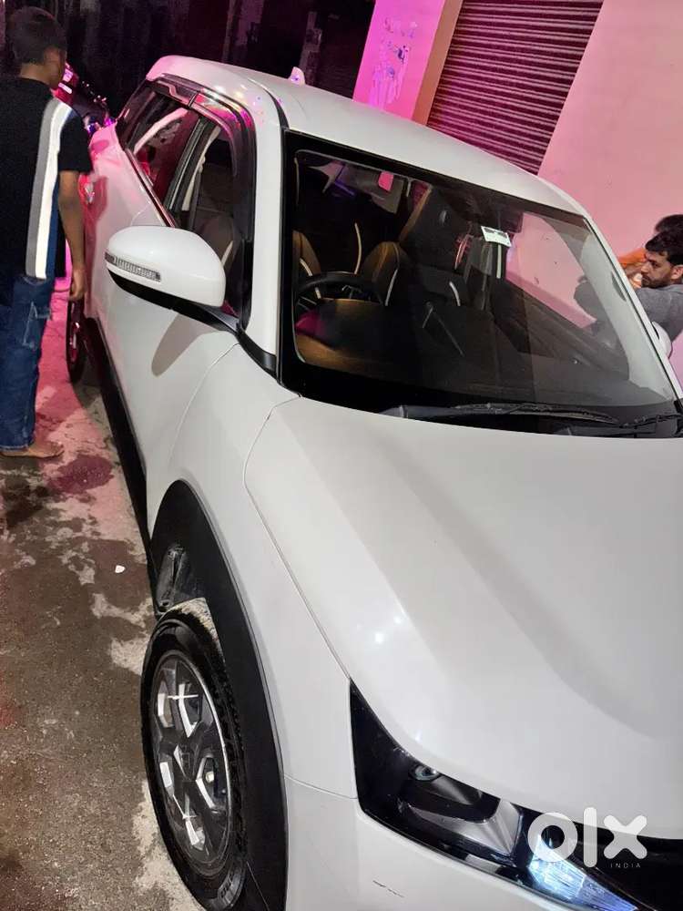 Maruti Suzuki Brezza Lxi A One Condition On Record Service By Showroom