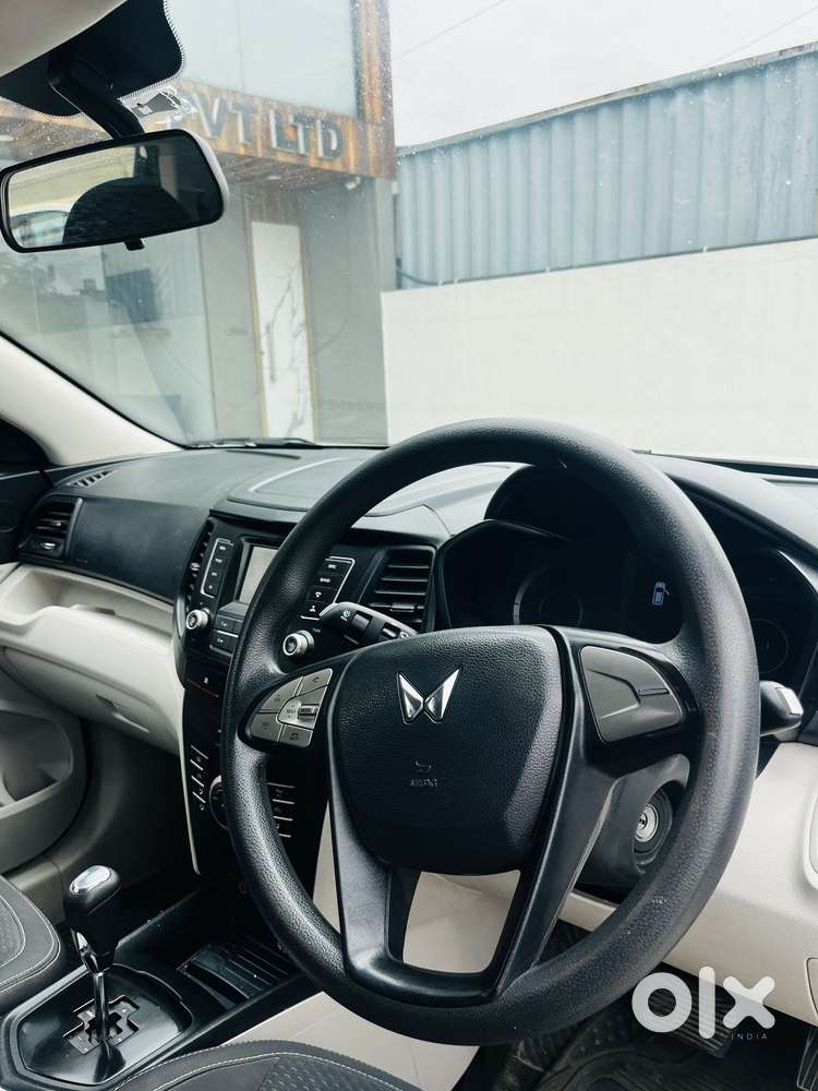 Mahindra Xuv300 1.2 W6 Amt Petrol, 2023, Petrol