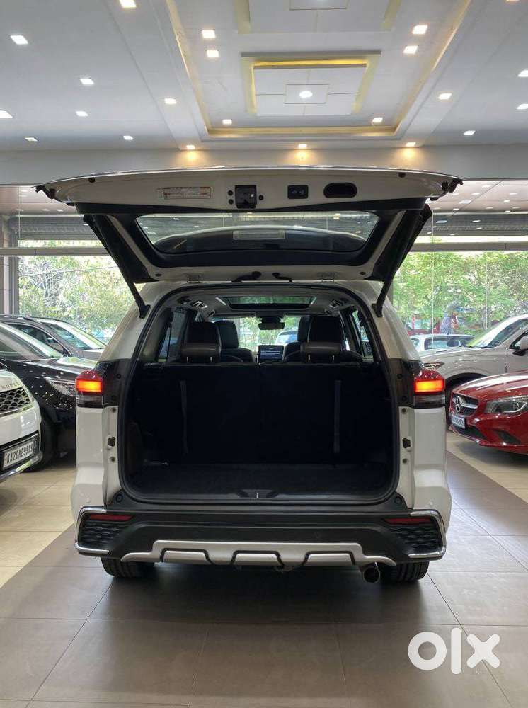 Toyota Innova Hycross 2.0 Zx Hybrid 7 Str, 2023, Petrol