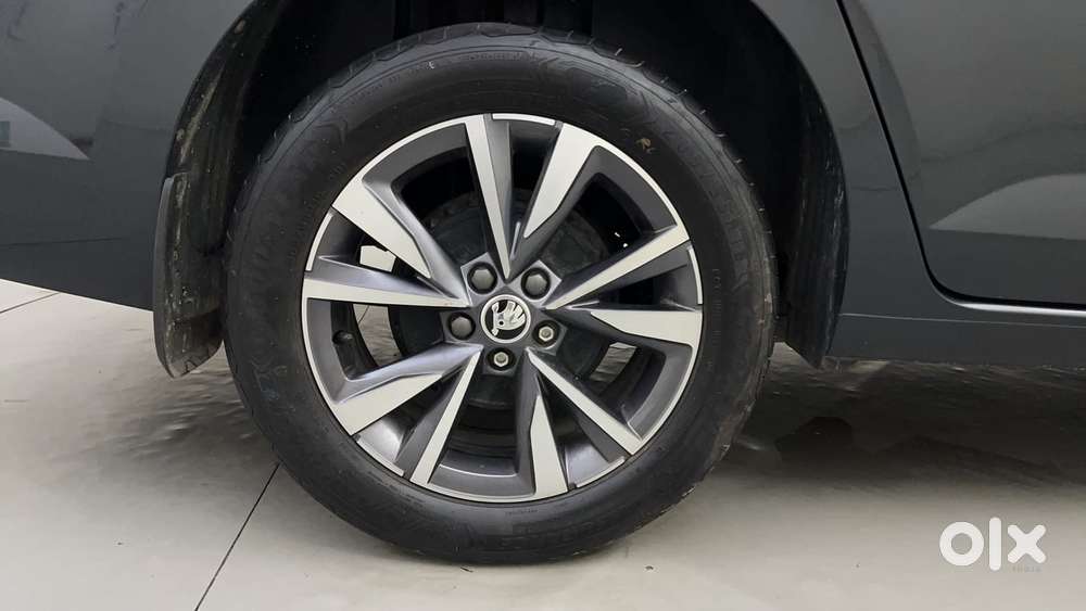 Skoda Slavia Style 1.0l Tsi Mt, 2023, Petrol