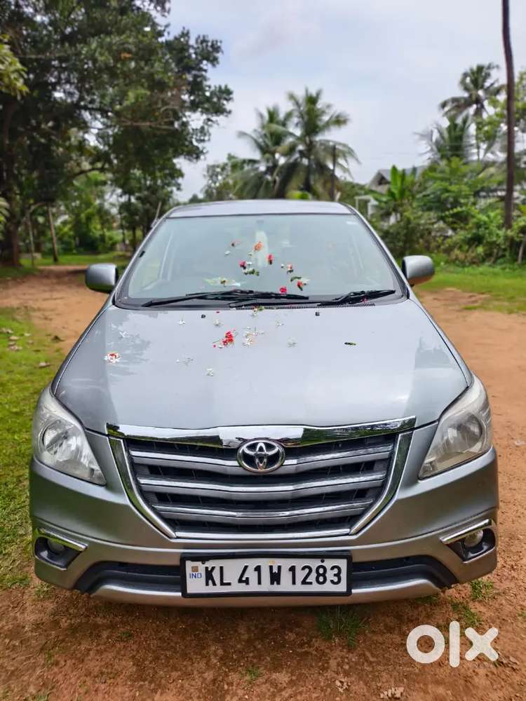 Premium Toyota Innova 2.5 G (2015)  New Insurance & Battery  Well-ma