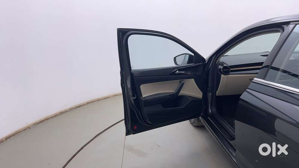 Skoda Slavia Style 1.0l Tsi Mt, 2023, Petrol