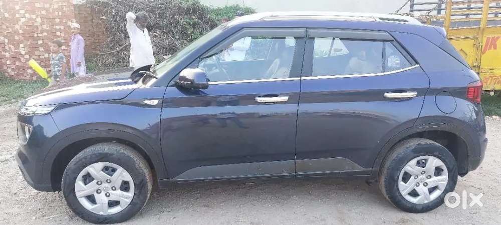 Hyundai Venue E Petrol 2020 Car