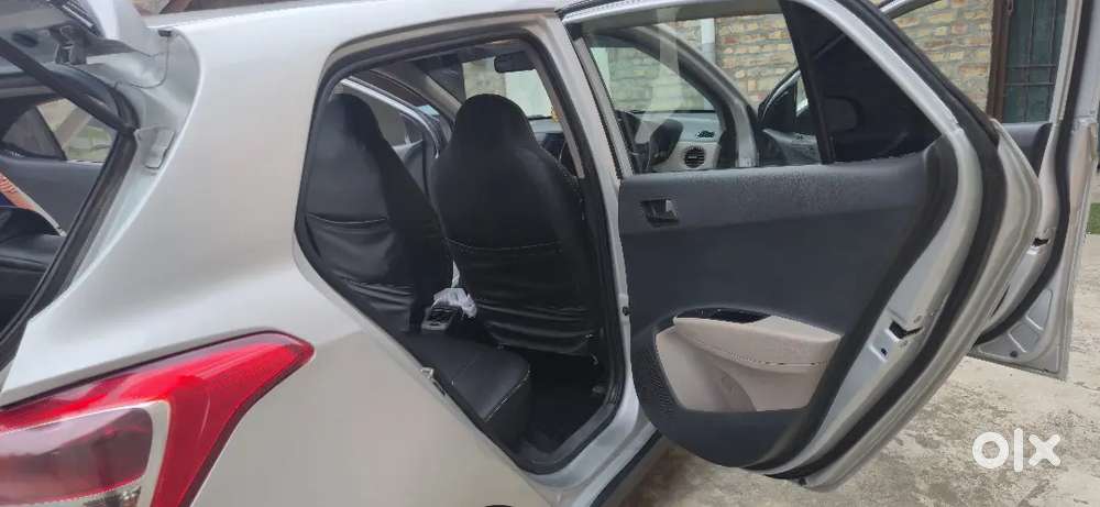Teacher Driven Hyundai Grand I10 2017 Diesel.  Zero Depreciation Insur